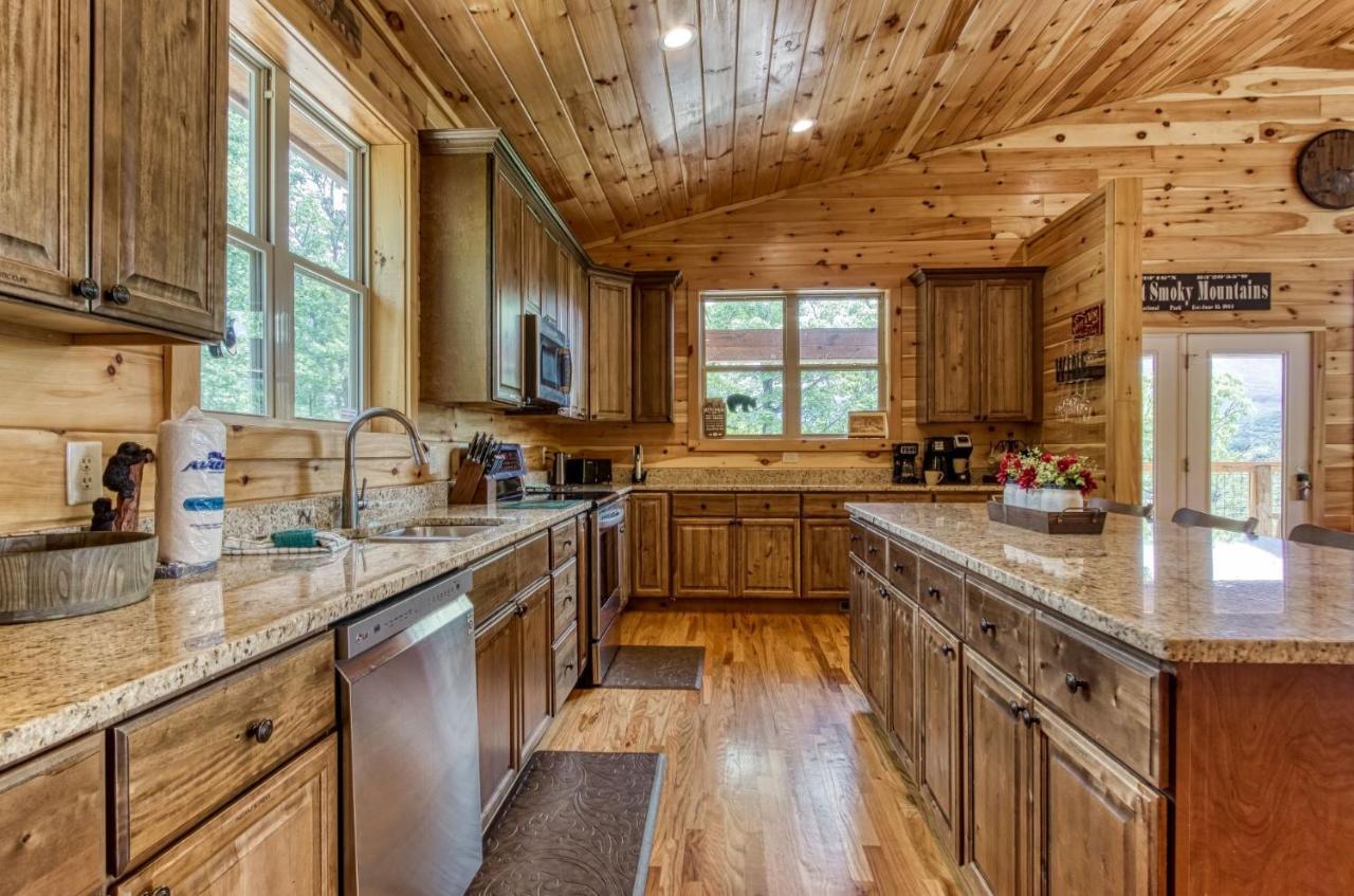 Brand New Build 5 Bedroom, 5 Bath With 4,000 Sq Ft With Mountain View Cabin Gatlinburg Exterior photo